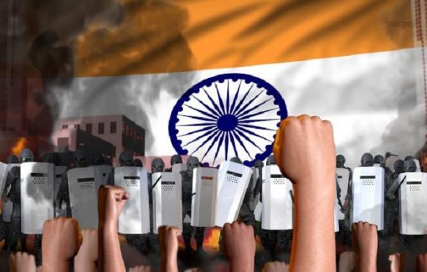 हमें दुनिया में दो प्रकार के लोग दिखते हैं कुछ लोग व्यक...