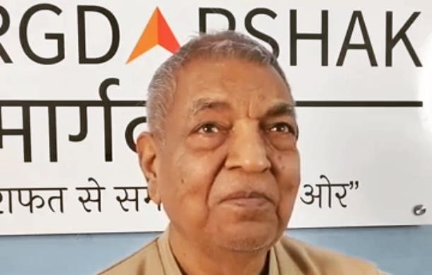 मैं प्रतिदिन तीन–चार पोस्ट लिखता हूँ। इनमें से प्रातःका...