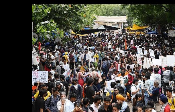 धरना-प्रदर्शन से आगे: विरोध का नया रास्ता